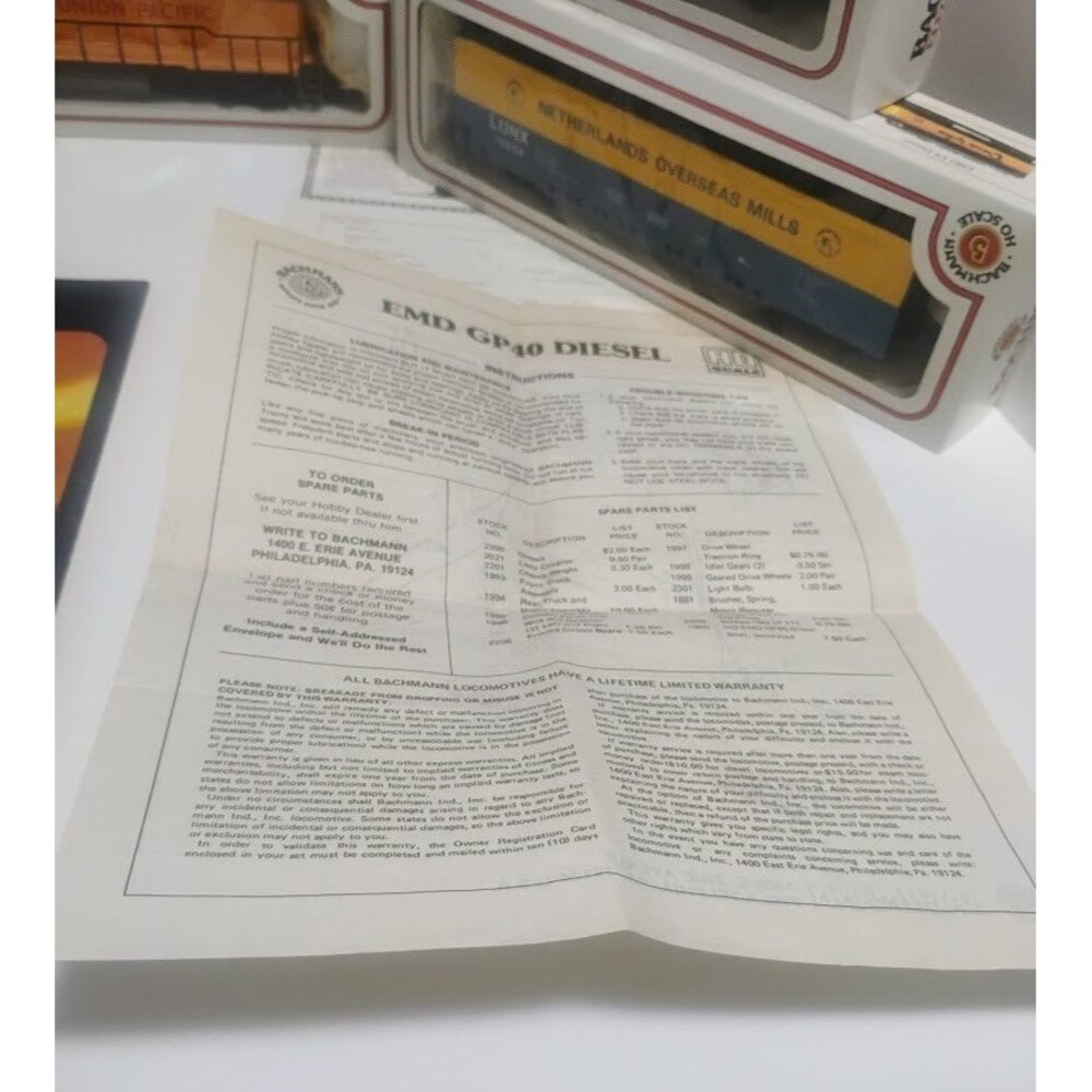 BACHMANN HO GAUGE RAILROAD TRAIN SET W LIGHTED UNION PACIFIC LOCOMOTIVE READ!!! - Picture 7 of 8